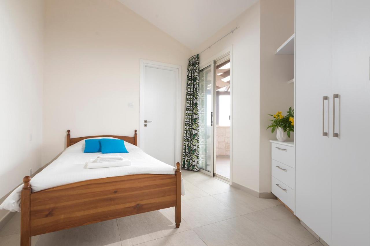Resitour - Perneri Four Bedroom Villa Πάφος Εξωτερικό φωτογραφία